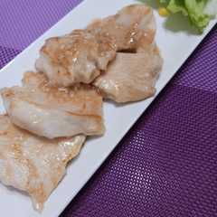 รูปของ 塩麴とポン酢で鶏むね肉の柔らか照り焼き