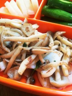 イカとしめじのニンニクバター炒め-レシピのメイン写真