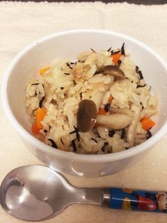 離乳食完了期の栄養満点炊き込みご飯♪-レシピのメイン写真