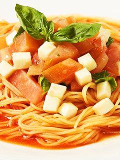 完熟トマトとモッツァレラの冷製生パスタ-レシピのメイン写真