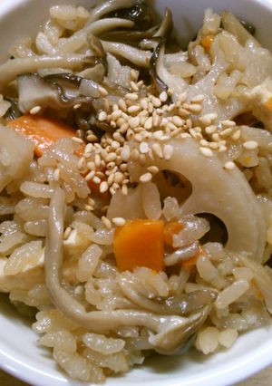 簡単！　根菜と　きのこの　炊き込みご飯♪-レシピのメイン写真
