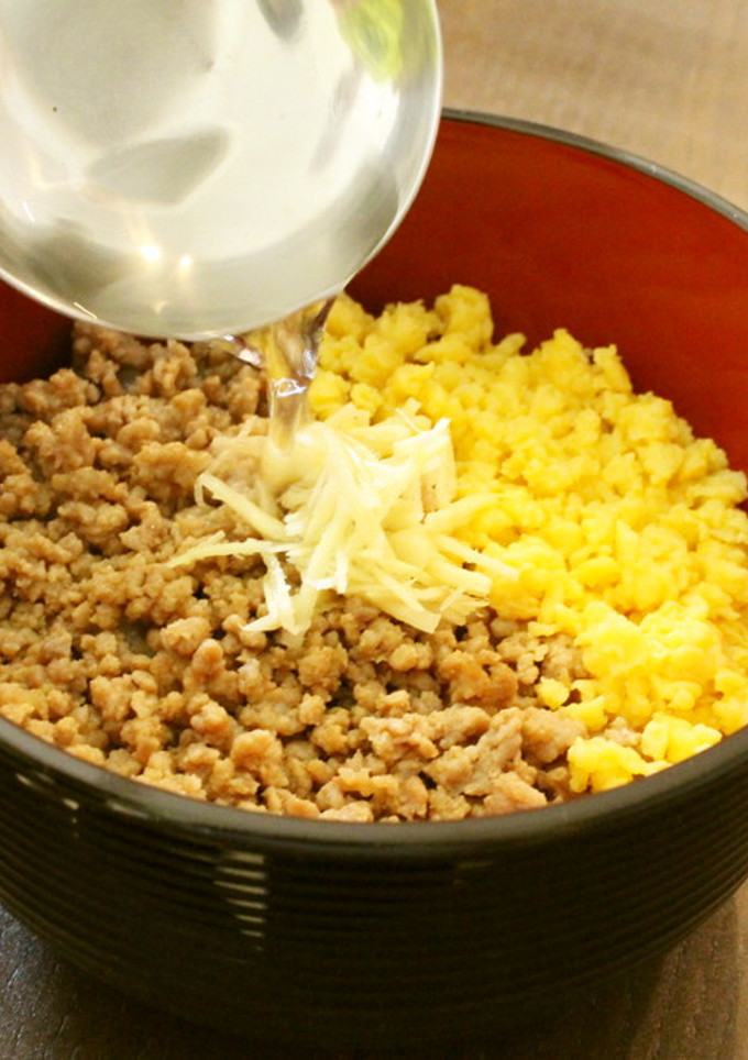 出汁をかけて激ウマ♡そぼろの出汁丼-レシピのメイン写真
