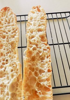 初心者でもクラムが沢山のバケット作り-レシピのメイン写真