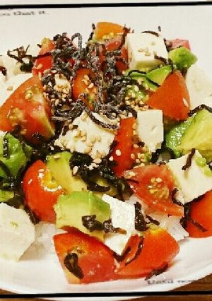 簡単♪アボカドトマト豆腐丼☆塩昆布あえ-レシピのメイン写真