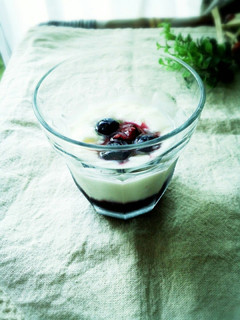 朝食にブルーベリーたっぷりヨーグルト-レシピのメイン写真