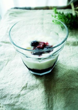 朝食にブルーベリーたっぷりヨーグルト-レシピのメイン写真