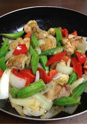 夏バテ予防☆鶏肉と夏野菜のスパイシー炒め-レシピのメイン写真