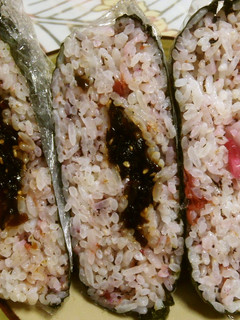 熱中症対策に…梅肉・ゆかり「おむすび」-レシピのメイン写真