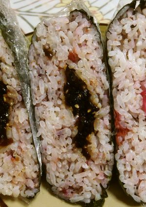 熱中症対策に…梅肉・ゆかり「おむすび」-レシピのメイン写真