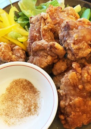 スパイス塩を付けて☆シンプルな鶏の唐揚げ-レシピのメイン写真