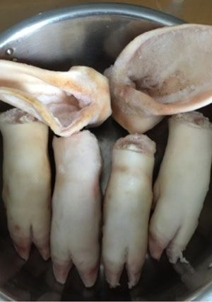 生豚足と生豚耳の仕込み 普通鍋編-レシピのメイン写真