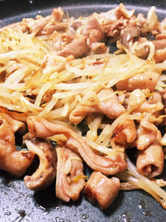 塩ホルモンともやしの塩味炒め-レシピのメイン写真