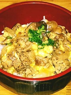 豚生姜焼きを卵でとじて~汁なし豚たま丼♪-レシピのメイン写真