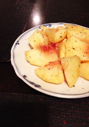 桃に塩・胡椒-レシピのメイン写真