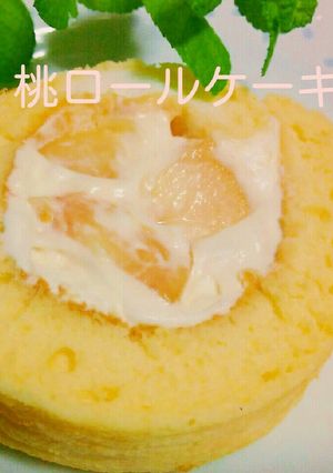 型は箱のフタで桃ロールケーキ-レシピのメイン写真