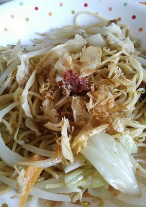 【茹でないパスタ2】餃子&梅の焼うどん風-レシピのメイン写真