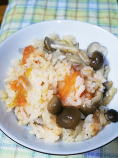 トマトとキノコの炊き込みご飯(勉強中)-レシピのメイン写真