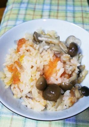 トマトとキノコの炊き込みご飯(勉強中)-レシピのメイン写真