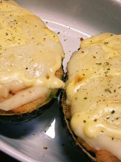 アボカドのめんたいチーズ焼き-レシピのメイン写真