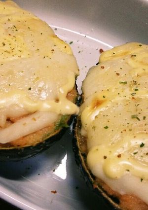 アボカドのめんたいチーズ焼き-レシピのメイン写真