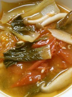 チンゲン菜とトマト しめじのピリ辛スープ-レシピのメイン写真