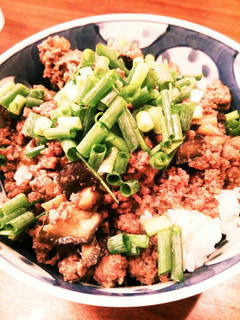 ナスと挽き肉の味噌炒め丼☆小ネギ盛り盛り-レシピのメイン写真