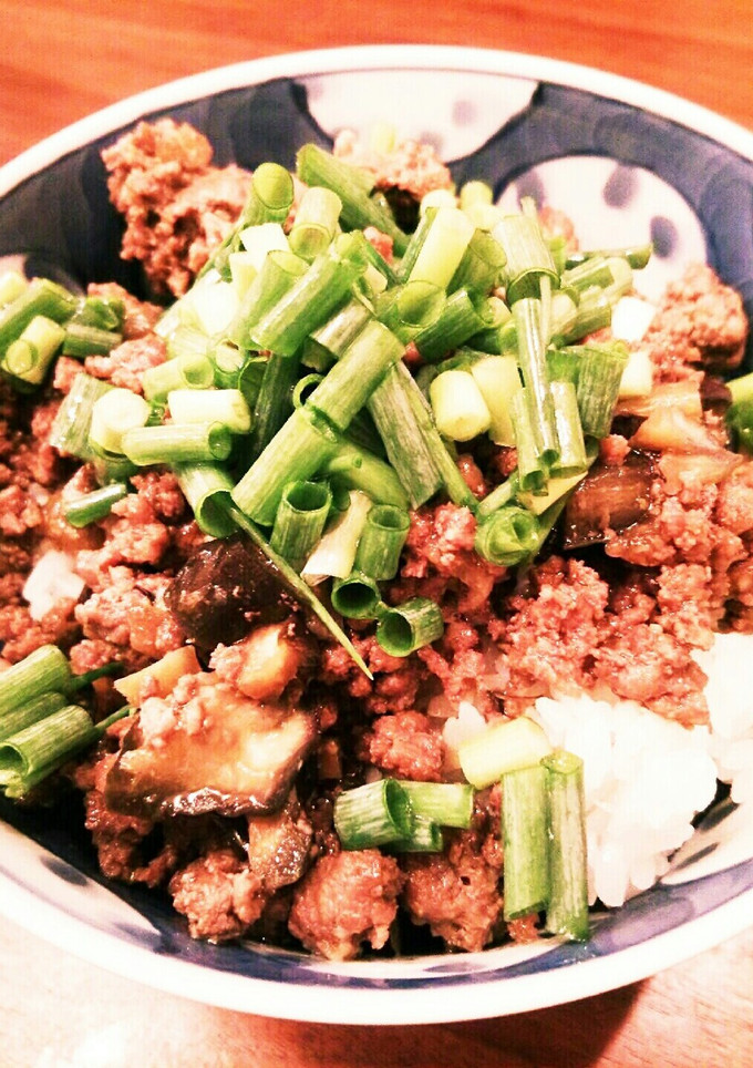ナスと挽き肉の味噌炒め丼☆小ネギ盛り盛り-レシピのメイン写真