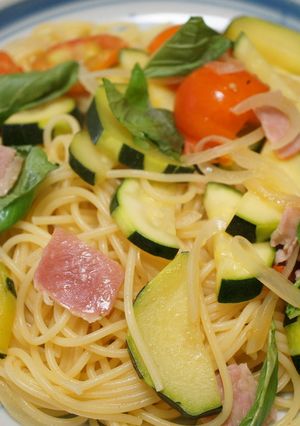 野菜たっぷり:ズッキーニとトマトのパスタ-レシピのメイン写真