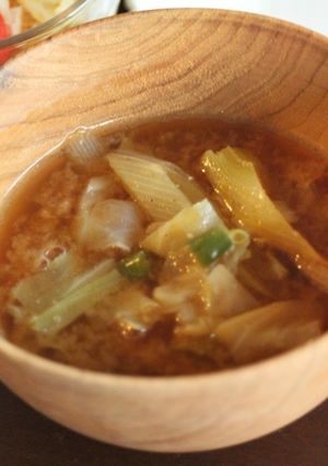バターでこく旨！キャベツと長葱のお味噌汁-レシピのメイン写真