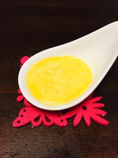 離乳食中期。3分でたまごの黄身の茶碗蒸し-レシピのメイン写真