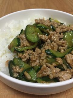 きゅうりと挽肉のあんかけ丼-レシピのメイン写真