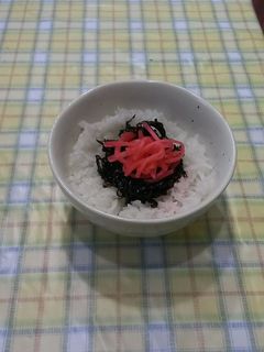 私が好きな昆布の佃煮と紅生姜のおにぎり-レシピのメイン写真