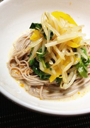 ピリ辛冷たいお蕎麦、豆乳とゴマのスープ。-レシピのメイン写真