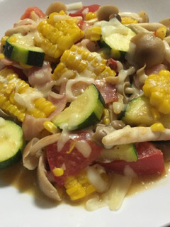 ズッキーニの夏野菜炒めon theチーズ-レシピのメイン写真