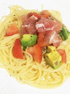 トマトとアボカドと生ハムの冷製パスタ-レシピのメイン写真