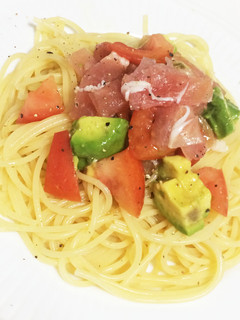 トマトとアボカドと生ハムの冷製パスタ-レシピのメイン写真