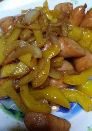 ｳｲﾝﾅｰとﾊﾟﾌﾟﾘｶのｶﾚｰ炒め-レシピのメイン写真