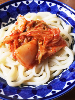 簡単!ごま油のキムチ乗せうどん-レシピのメイン写真