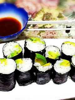 アボカドの細巻き~黄身醤油~!-レシピのメイン写真