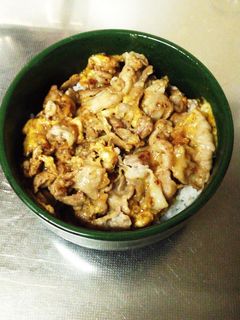 簡単!豚肉の卵とじ丼!-レシピのメイン写真