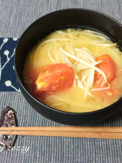 簡単!和食。もやしとトマトのお味噌汁。-レシピのメイン写真
