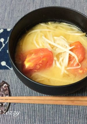簡単！和食。もやしとトマトのお味噌汁。-レシピのメイン写真