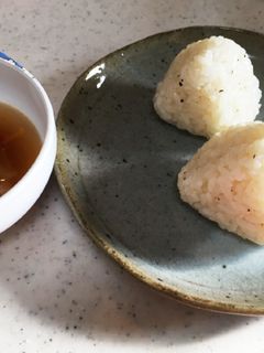 コンソメと粉チーズと黒胡椒のおにぎり-レシピのメイン写真