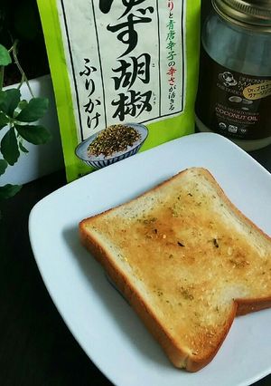 ふりかけでココナッツオイルトースト-レシピのメイン写真