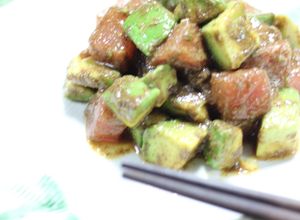 エゴマパウダーで鮪とアボカドの和え物-レシピのメイン写真