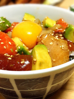和えるだけ!アボカドと刺身のユッケ風丼♪-レシピのメイン写真