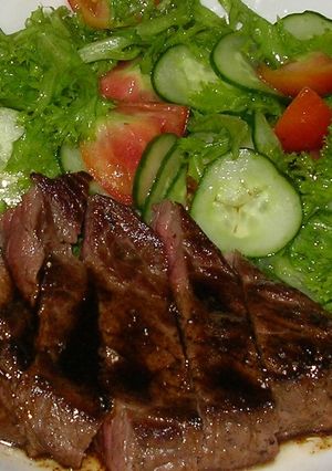 ベルモットを使いソースに！牛肉のステーキ-レシピのメイン写真