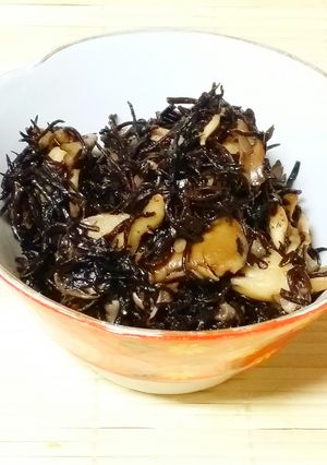 梅干と梅シロップで舞茸ひじきさっぱり炒め-レシピのメイン写真