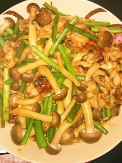 豚もも肉とにんにくの芽としめじの炒め物-レシピのメイン写真