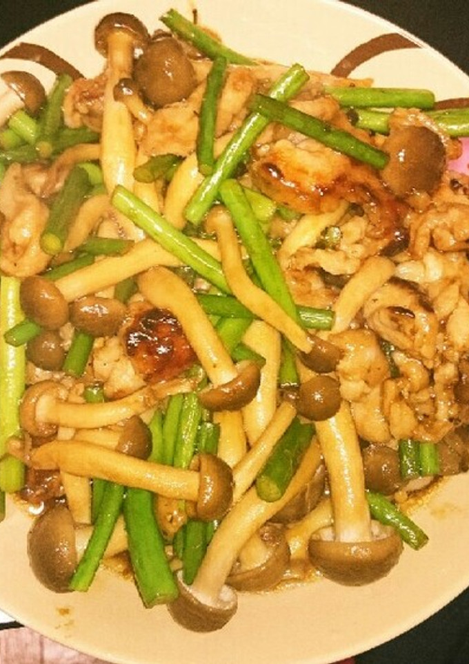 豚もも肉とにんにくの芽としめじの炒め物-レシピのメイン写真